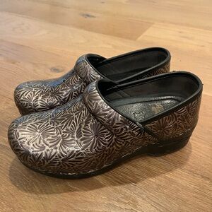 DANSKO XP 2.0 pull up leather clog all day comfort Black Metallic Sz 36
